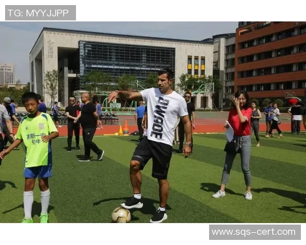 足球明星乘飞机的精彩瞬间合集让你领略他们的风采与魅力 足球明星乘飞机的精彩瞬间合集让你领略他们的风采与魅力